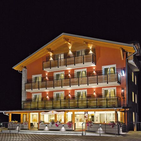 Hotel Gran Vacanze Rooms & Apartments Dimaro Eksteriør billede